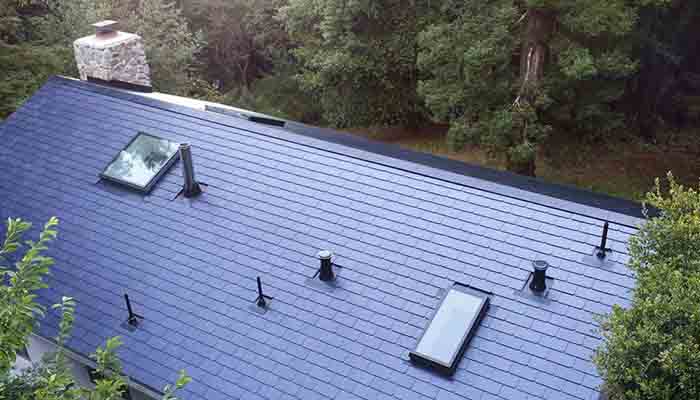 Solar roof shingles